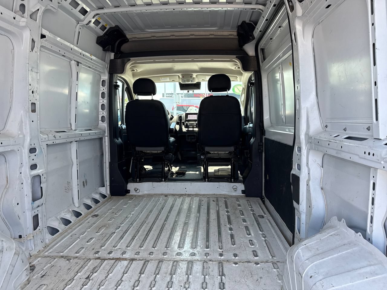 Used 2024 RAM ProMaster 2500 w/ Convenience Group FWD image 12