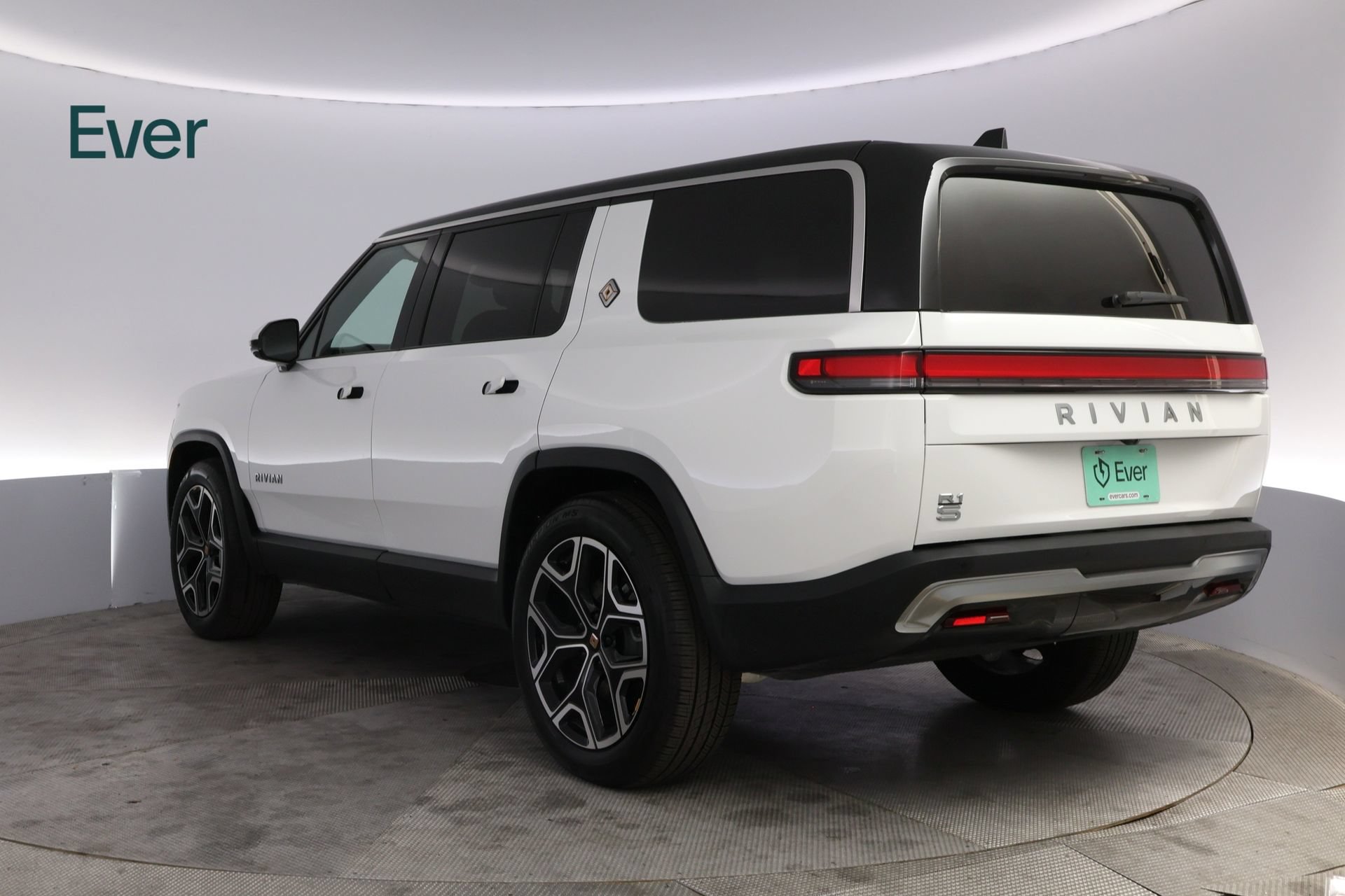 Used 2025 Rivian R1S Adventure AWD/4WD image 17