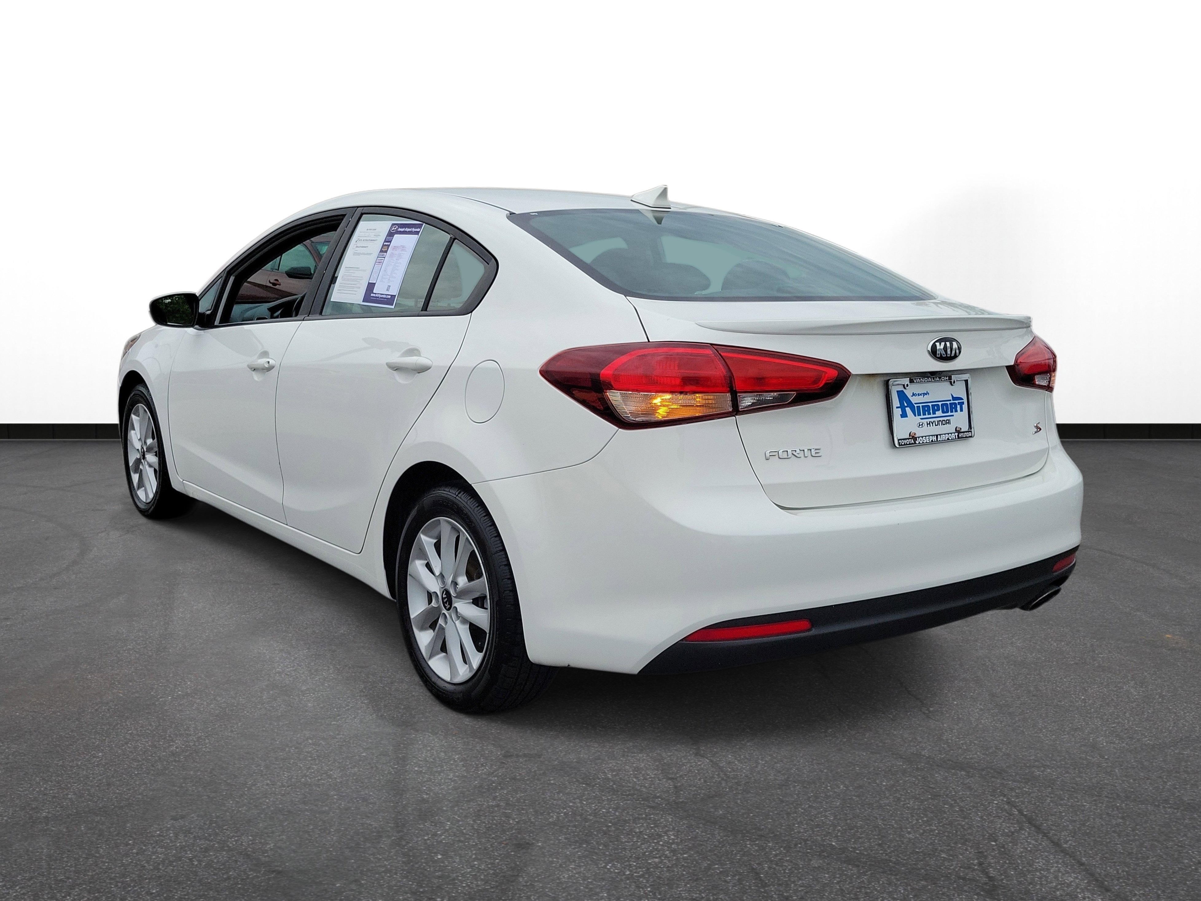 Used 2017 Kia Forte S FWD image 3