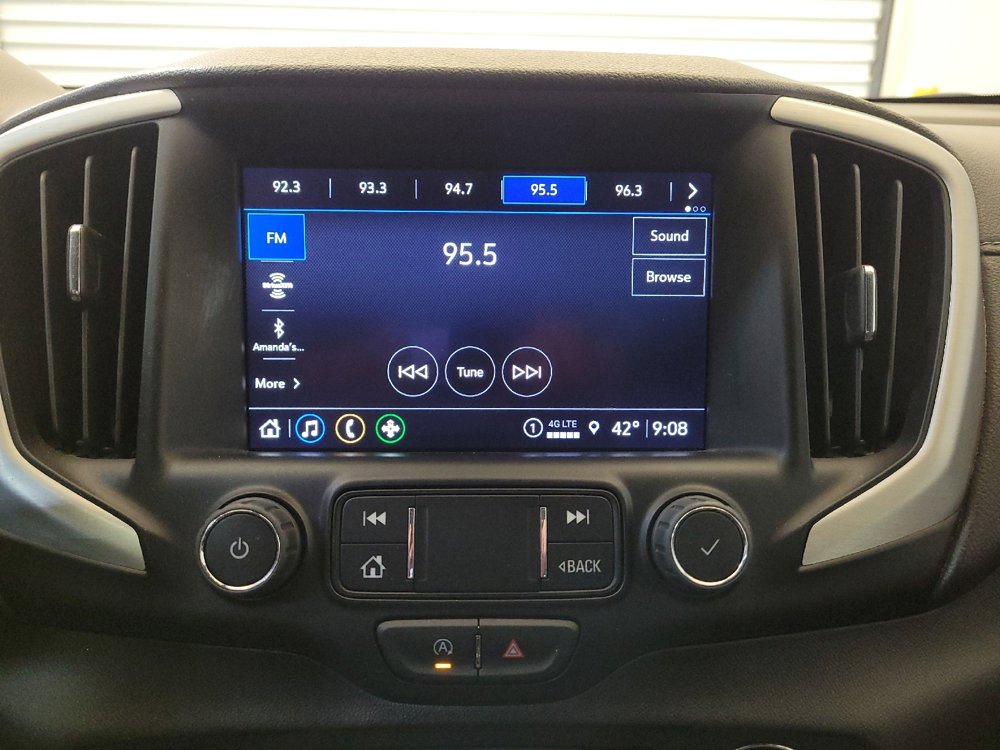 Used 2024 GMC Terrain SLT image 25