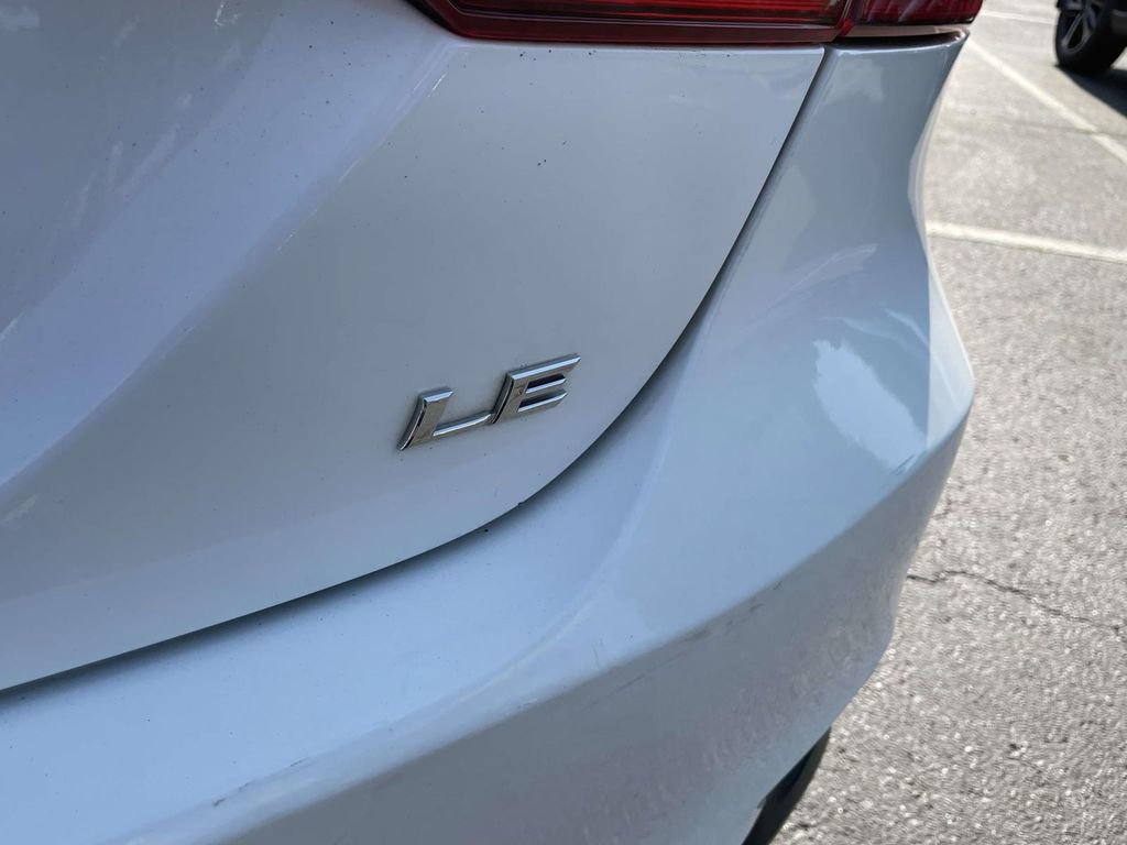 Used 2018 Toyota Camry LE w/ Convenience Package FWD image 9