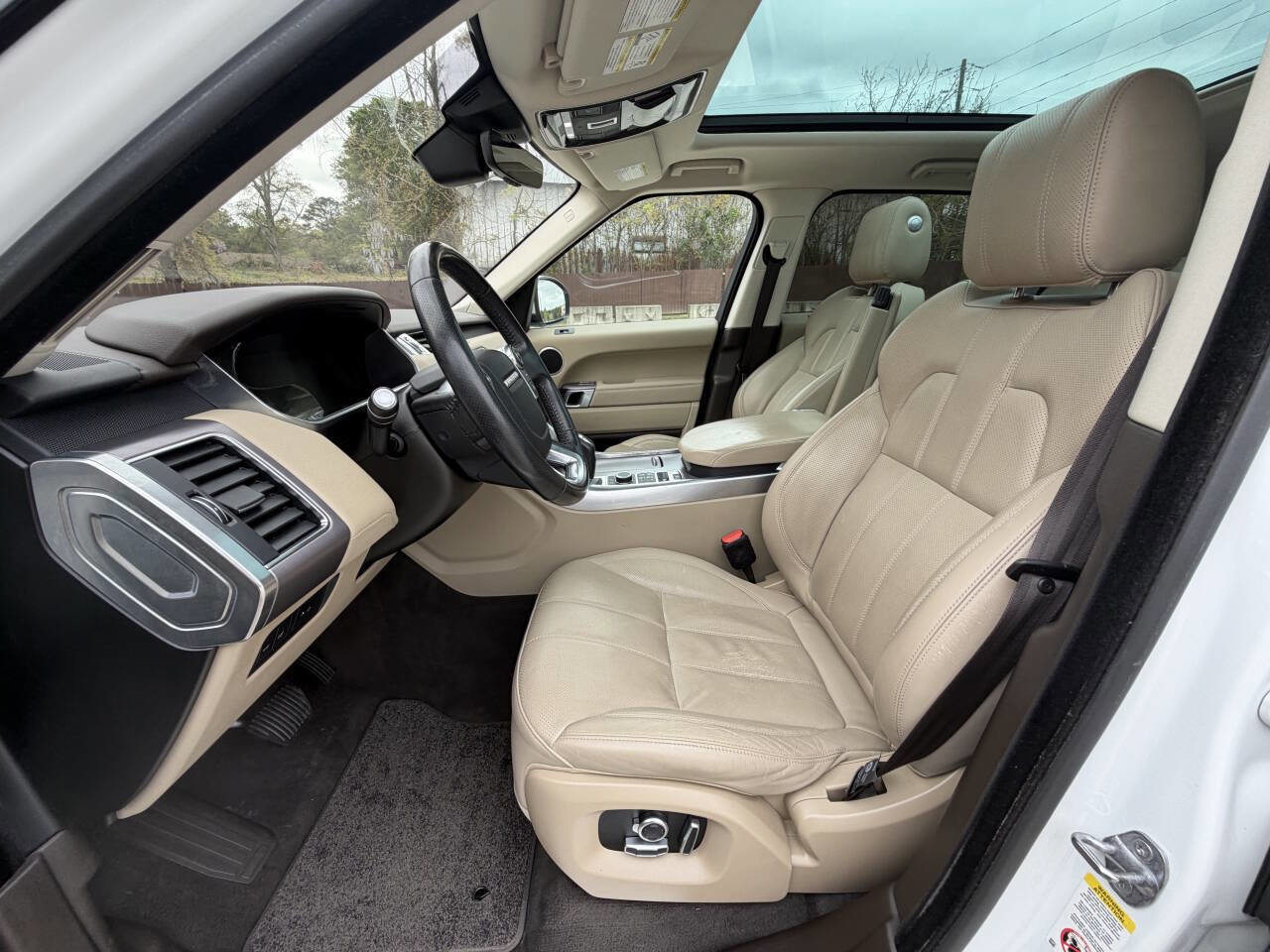 Used 2017 Land Rover Range Rover Sport HSE AWD/4WD image 4