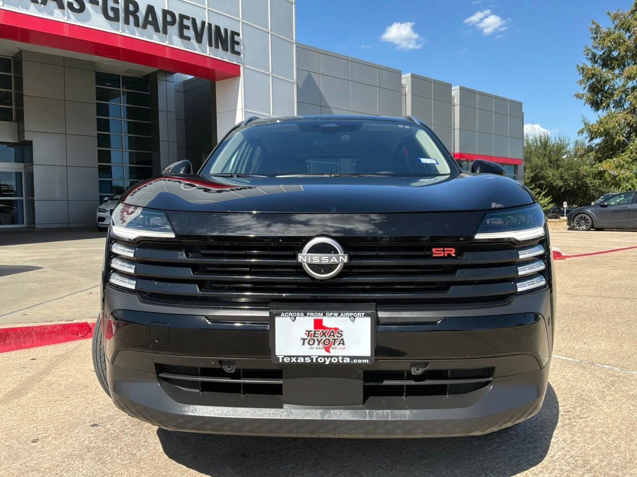 Used 2026 Nissan Kicks SR FWD image 3