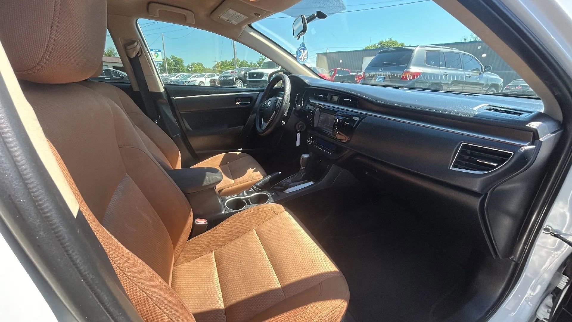 Used 2016 Toyota Corolla LE FWD image 38