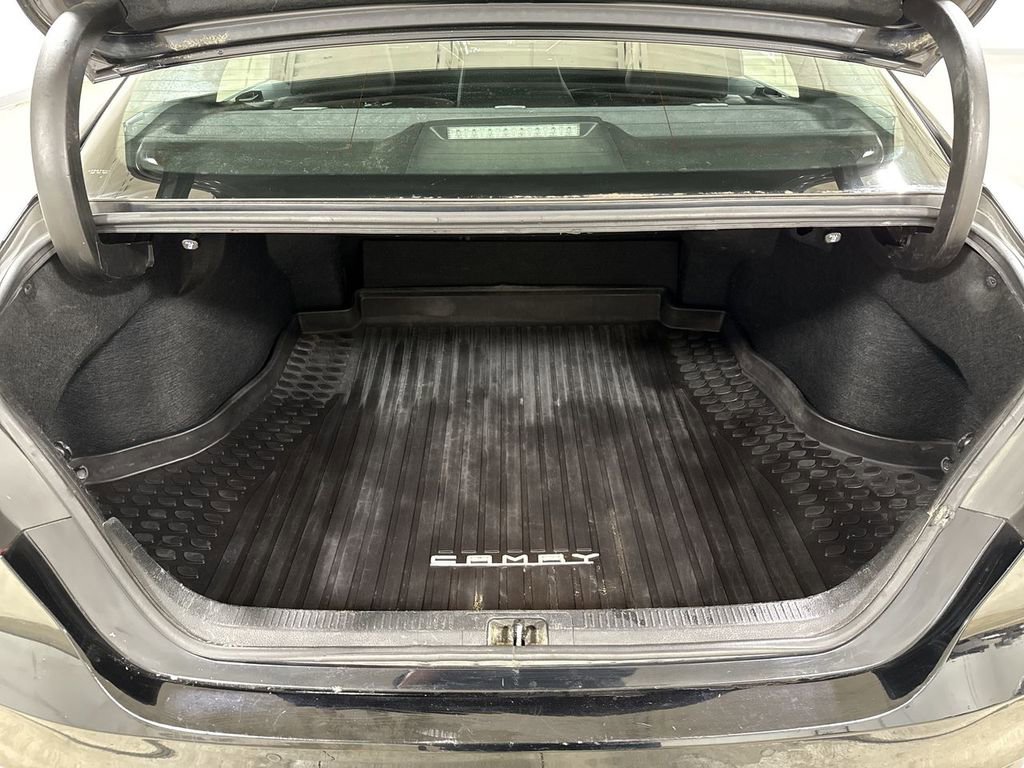 Used 2018 Toyota Camry XLE FWD image 23