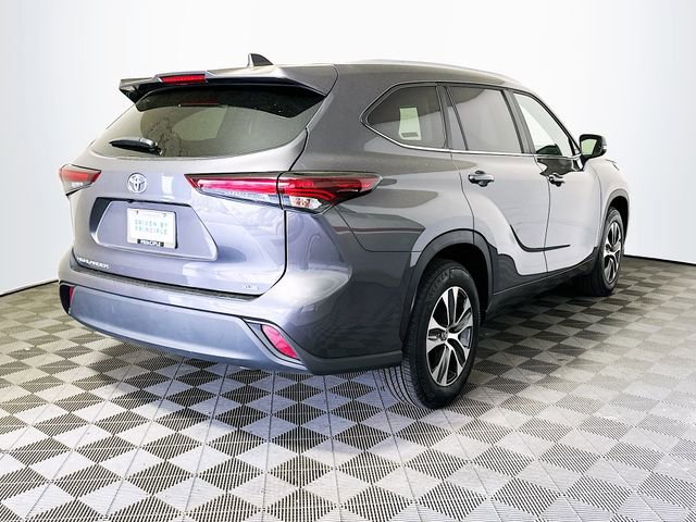 Used 2025 Toyota Highlander XLE image 8