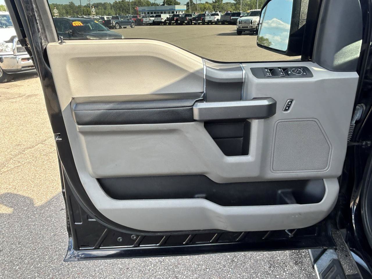 Used 2019 Ford F150 XLT w/ Equipment Group 302A Luxury AWD/4WD image 14
