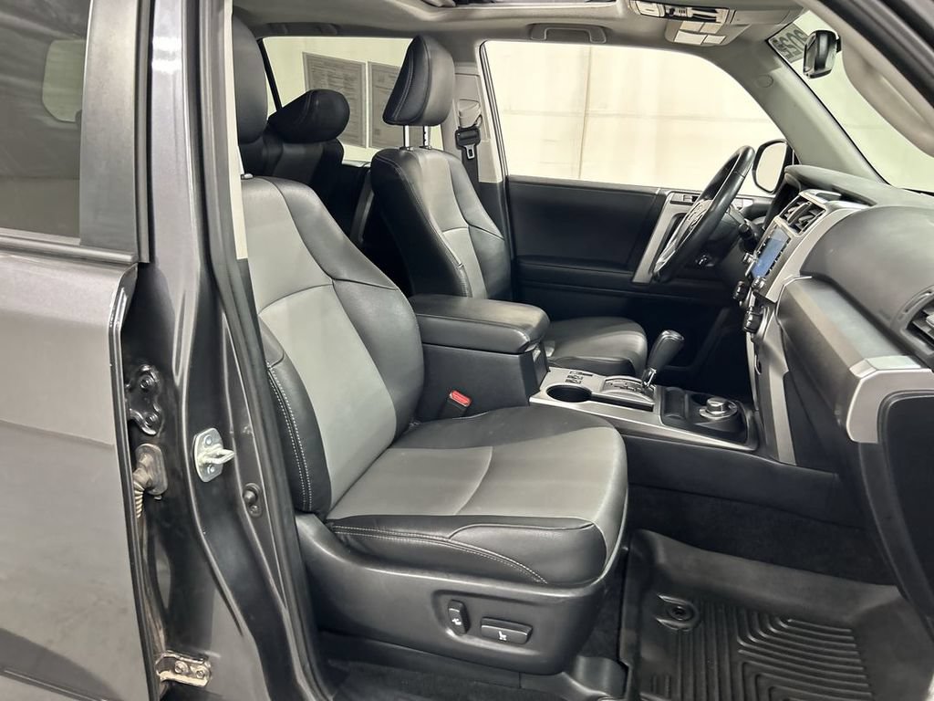 Used 2022 Toyota 4Runner SR5 Premium w/ Moonroof Package AWD/4WD image 25