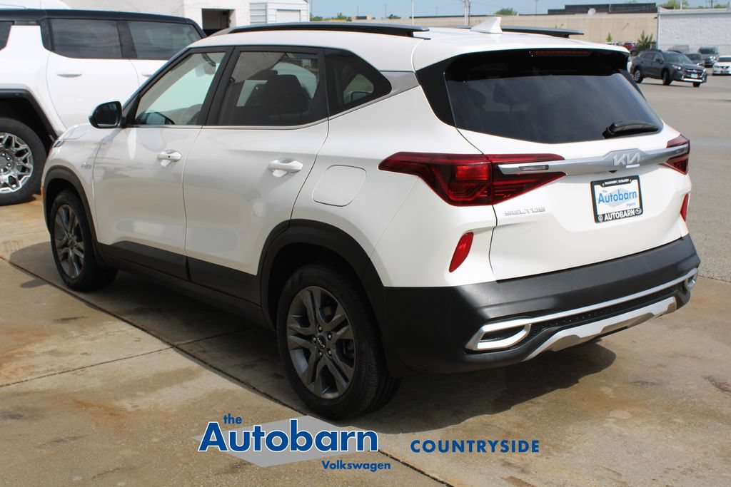 Used 2023 Kia Seltos S w/ Navigation Package AWD/4WD image 4