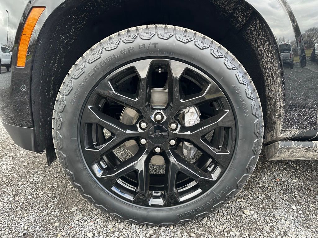 Used 2025 GMC Yukon Denali w/ Sun & Power Step Package image 15