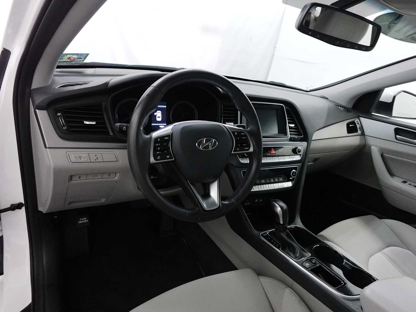 Used 2019 Hyundai Sonata Plug-In Hybrid FWD image 15