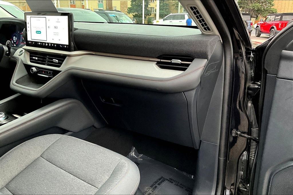 Certified 2025 Ford Explorer Active image 15