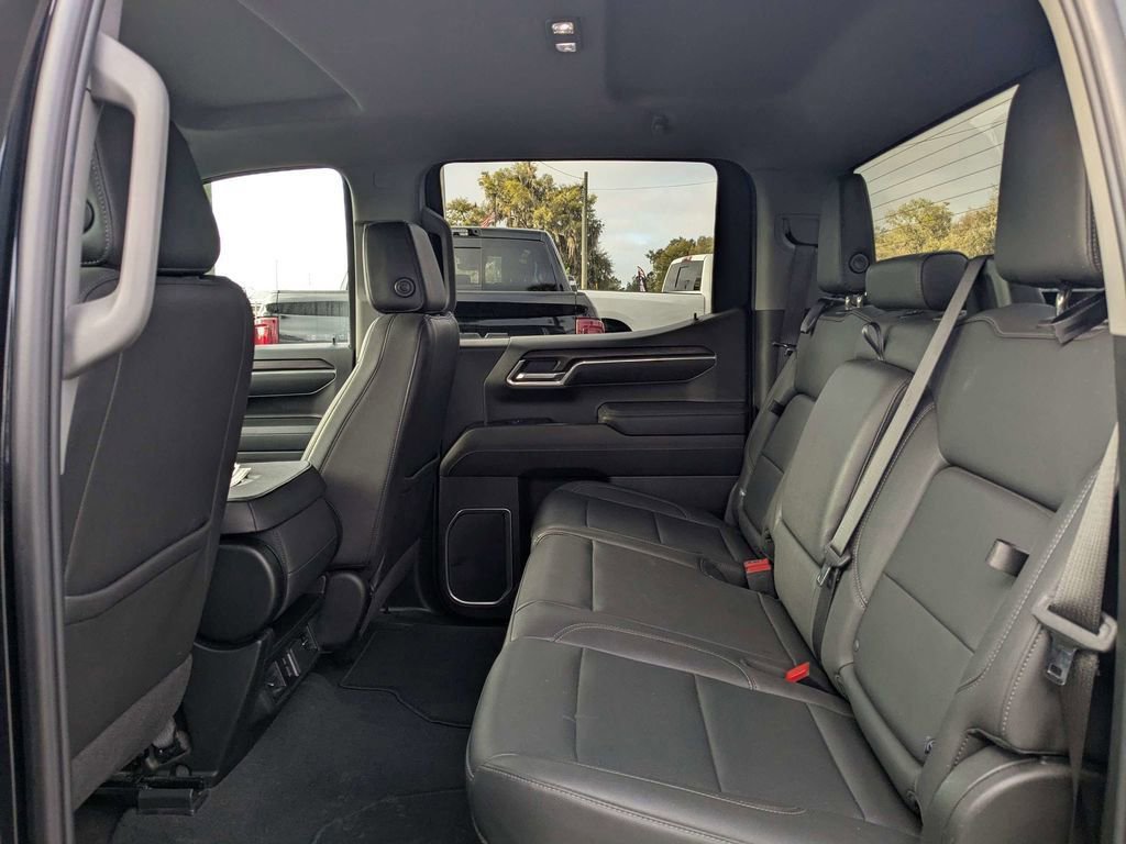 Used 2025 GMC Sierra 1500 SLT AWD/4WD image 13