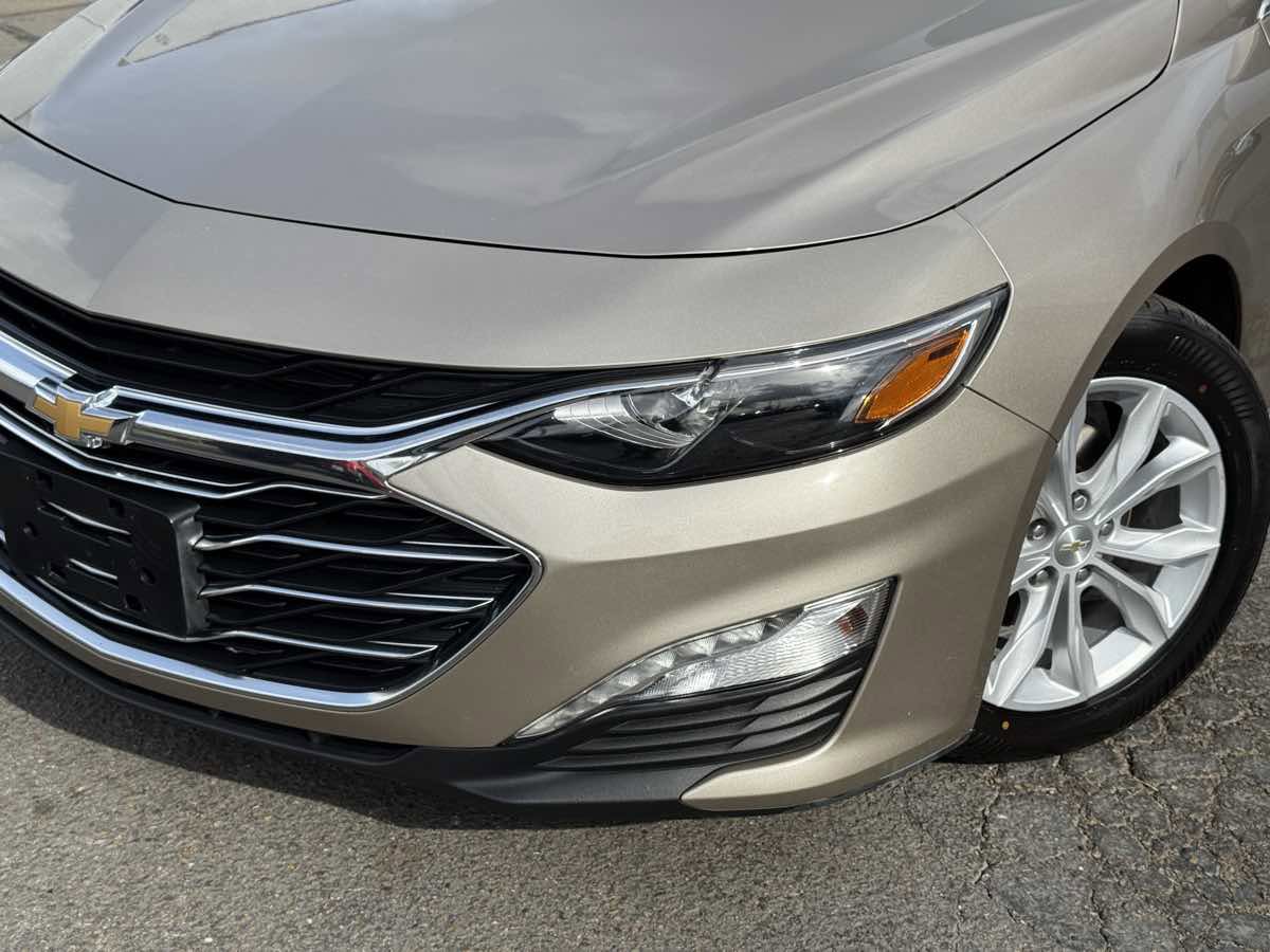 Used 2025 Chevrolet Malibu LT FWD image 3