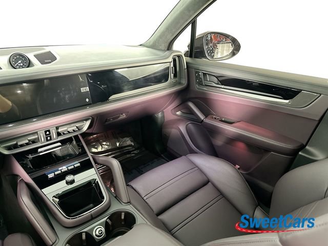 Used 2026 Porsche Cayenne GTS AWD/4WD image 35