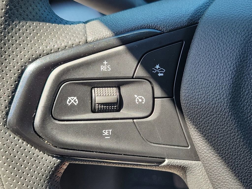 Used 2025 Chevrolet Trax LT FWD image 24
