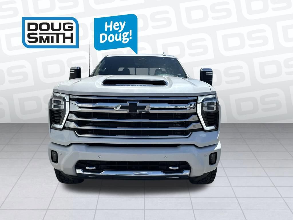 Used 2025 Chevrolet Silverado 2500 High Country w/ Technology Package AWD/4WD image 4