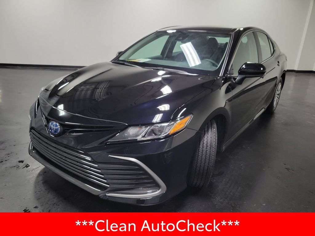 Used 2024 Toyota Camry LE FWD image 4