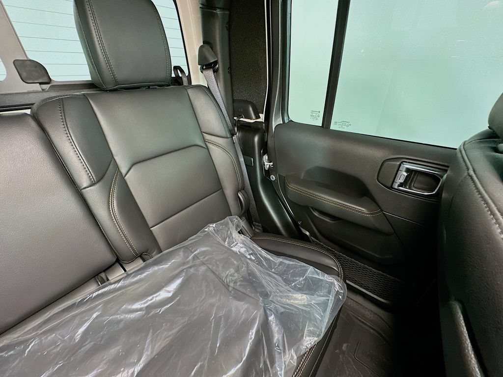 Used 2025 Jeep Gladiator Sport AWD/4WD image 14
