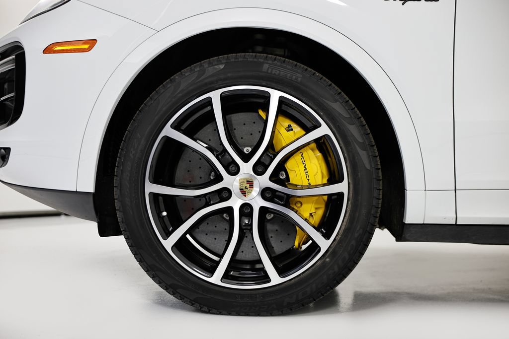 Certified 2023 Porsche Cayenne Turbo S AWD/4WD image 13