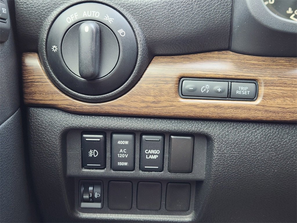 Used 2019 Nissan Titan Platinum Reserve w/ Platinum Utility Package image 21