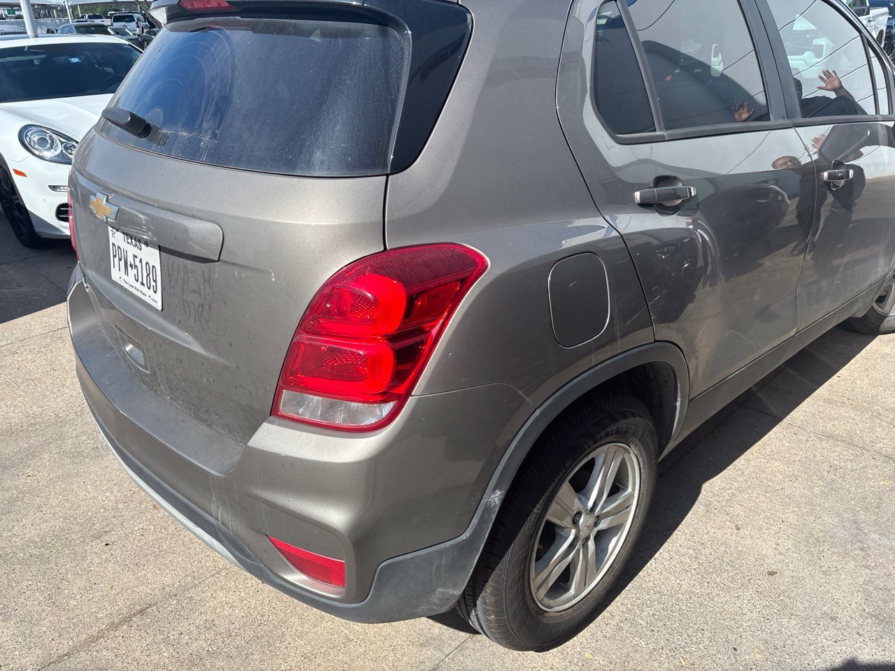 Used 2021 Chevrolet Trax LT w/ LT Convenience Package FWD image 10