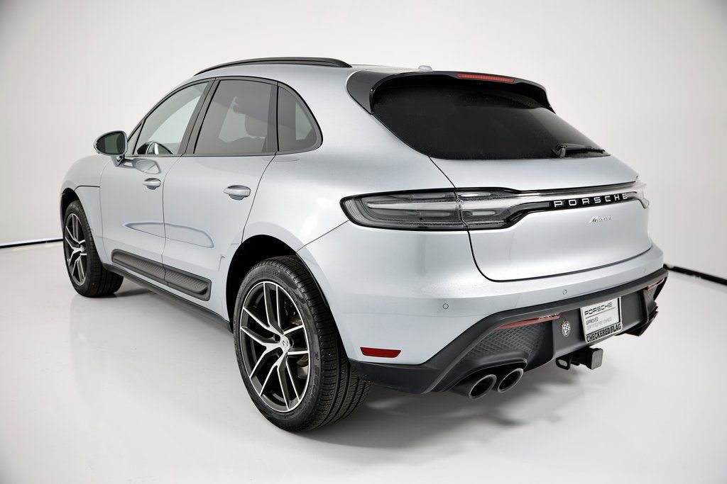Certified 2025 Porsche Macan image 3