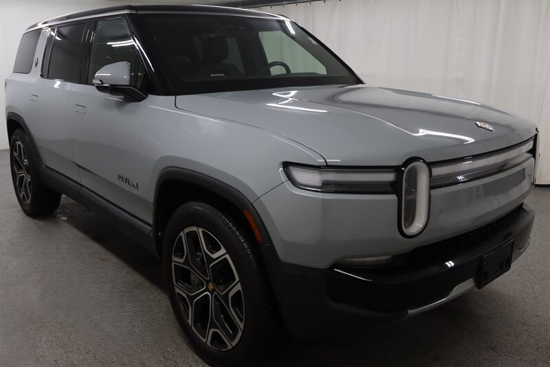 Used 2025 Rivian R1S Adventure Dual AWD/4WD image 1