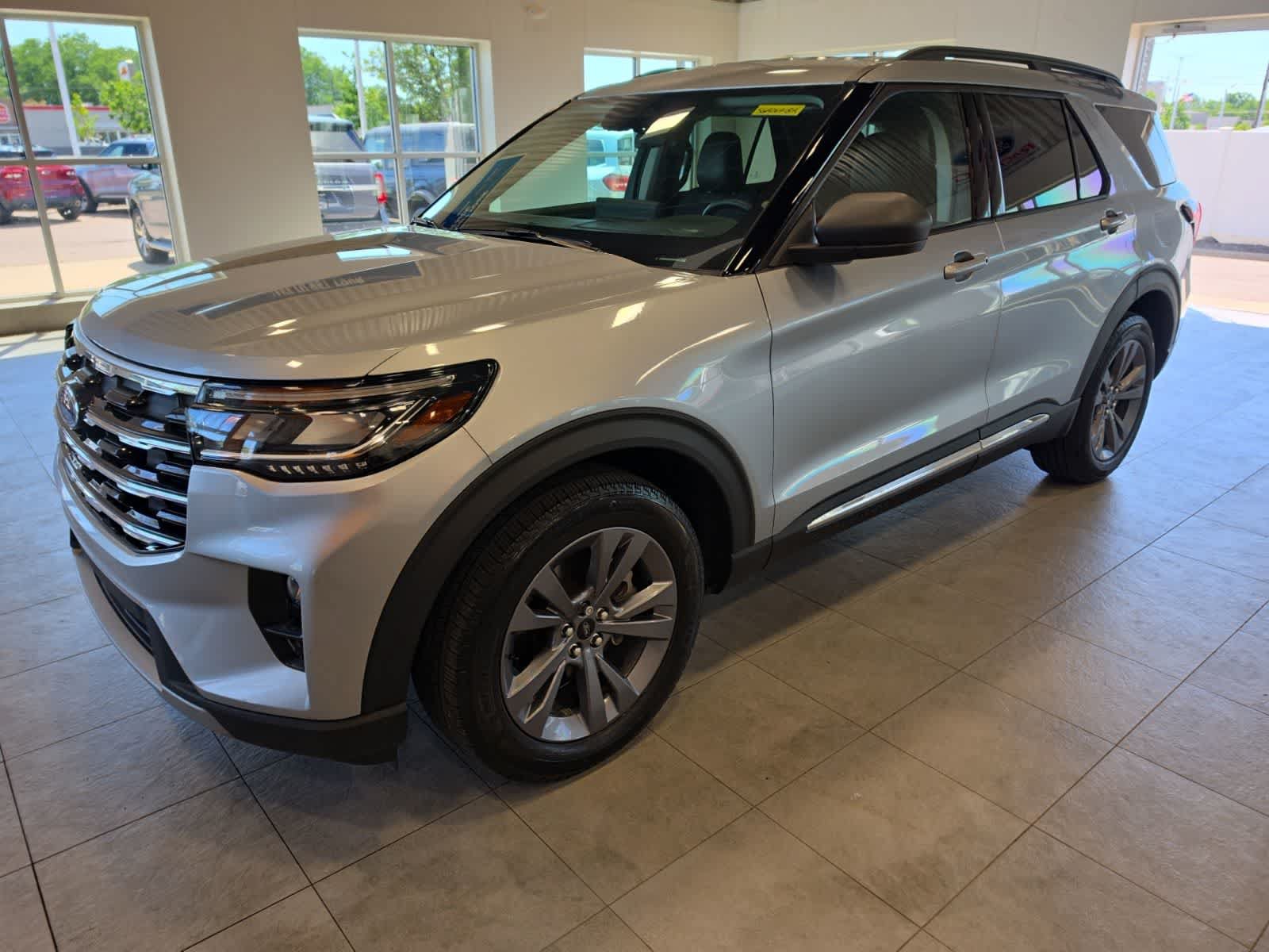 Used 2025 Ford Explorer Active w/ Active Comfort Package AWD/4WD image 1
