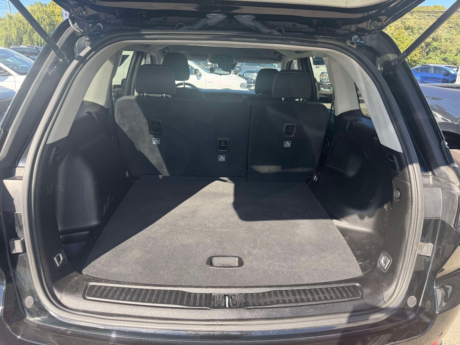 Used 2023 Jeep Grand Cherokee Laredo AWD/4WD image 15