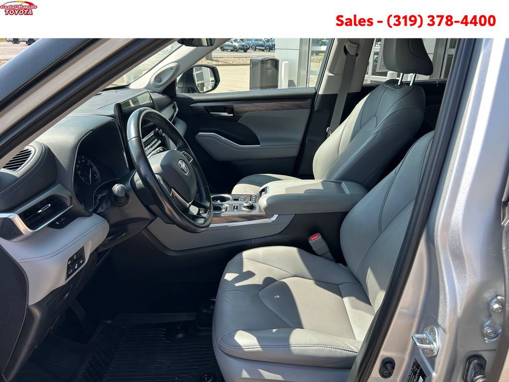 Certified 2021 Toyota Highlander Limited AWD/4WD image 12