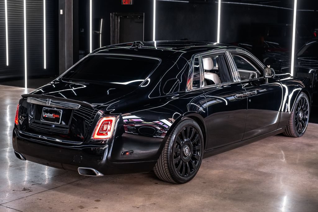 Used 2022 Rolls-Royce Phantom Sedan w/ The Phantom Package RWD image 25