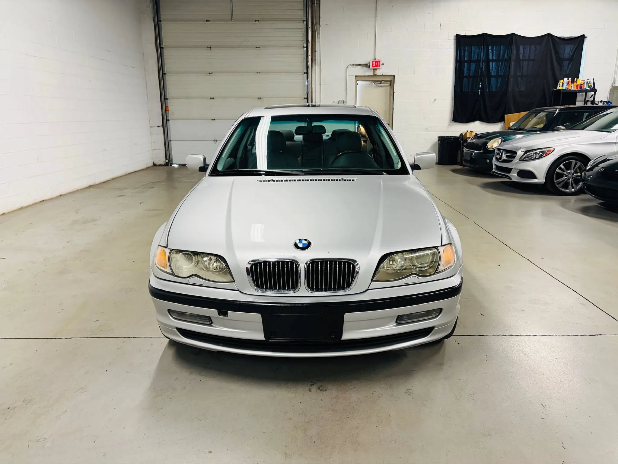 Used 2003 BMW 330xi Sedan AWD/4WD image 3