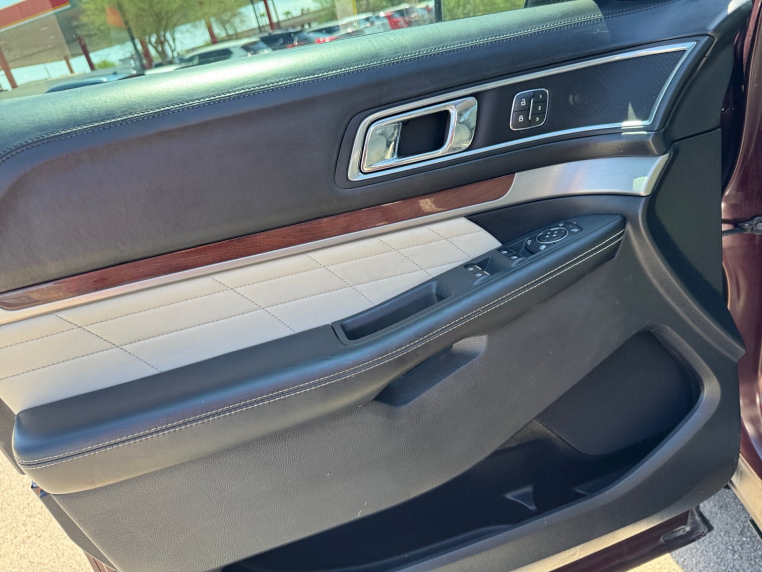Used 2018 Ford Explorer Platinum AWD/4WD image 11