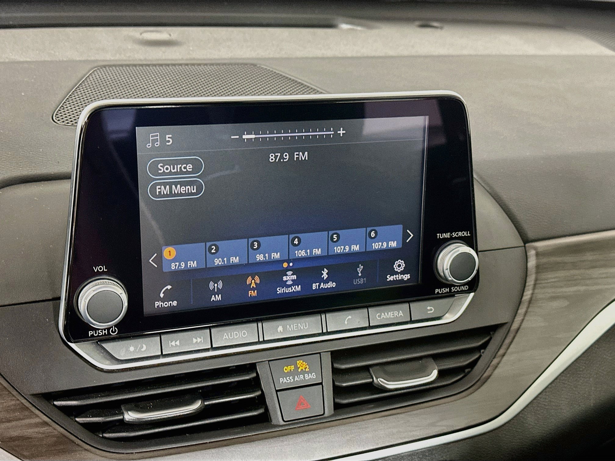 Used 2025 Nissan Altima 2.5 SV FWD image 21