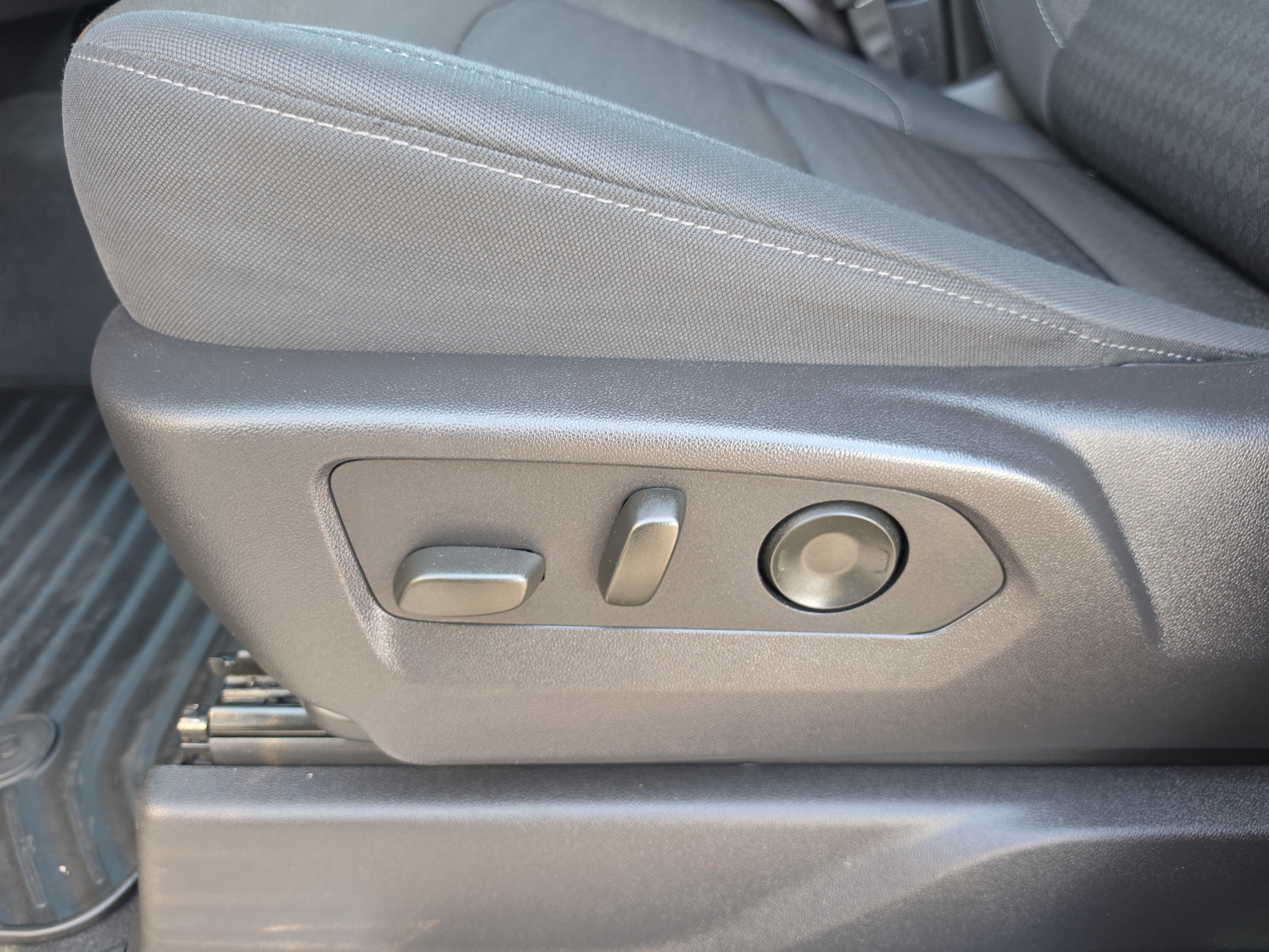 Certified 2024 Chevrolet Silverado 1500 LT RWD image 17