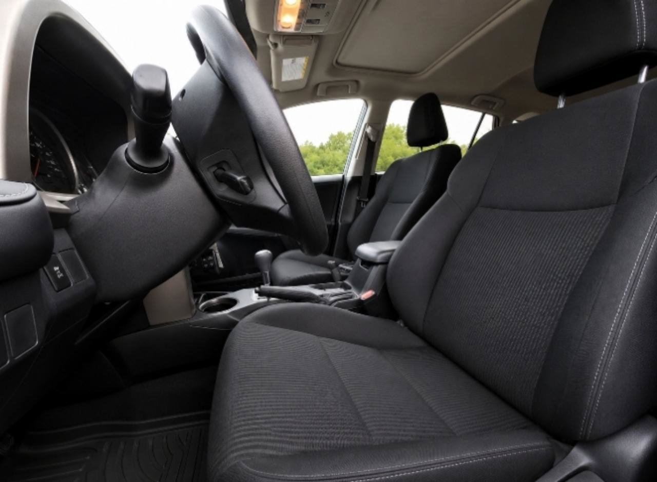Used 2015 Toyota RAV4 XLE AWD/4WD image 11