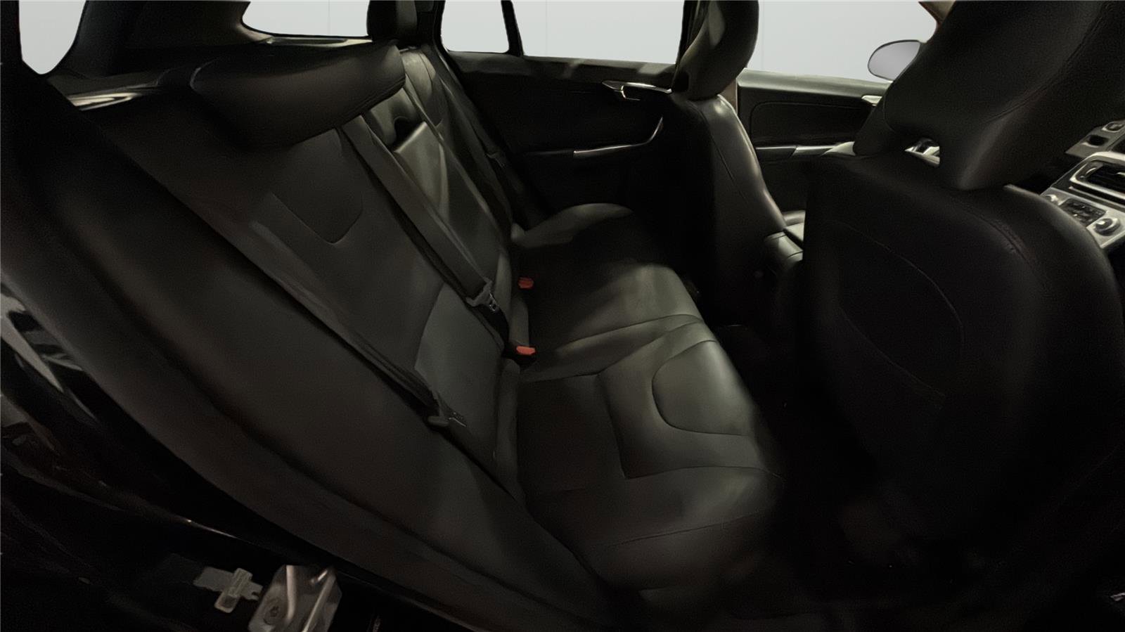 Used 2017 Volvo V60 T5 Premier w/ Convenience Package FWD image 13