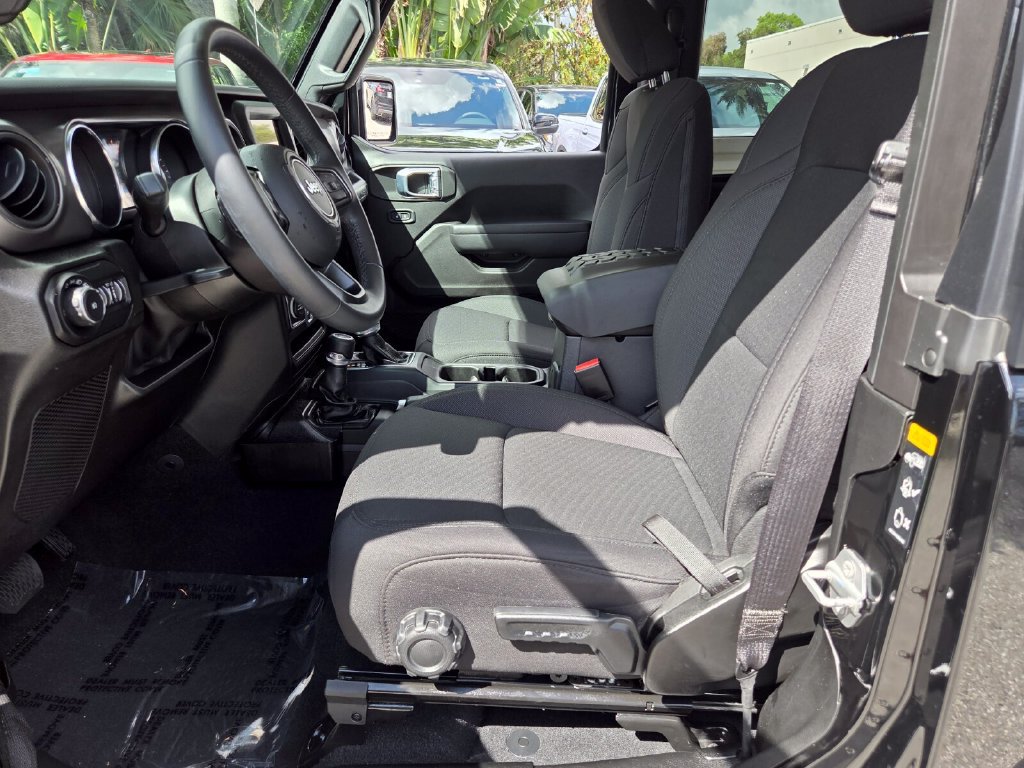 Used 2022 Jeep Wrangler Sport AWD/4WD image 9