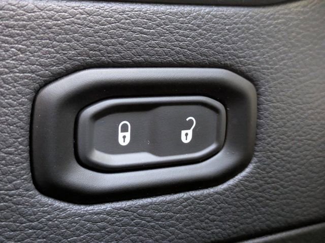 Used 2025 Jeep Wrangler Unlimited Sahara w/ Safety Group image 29