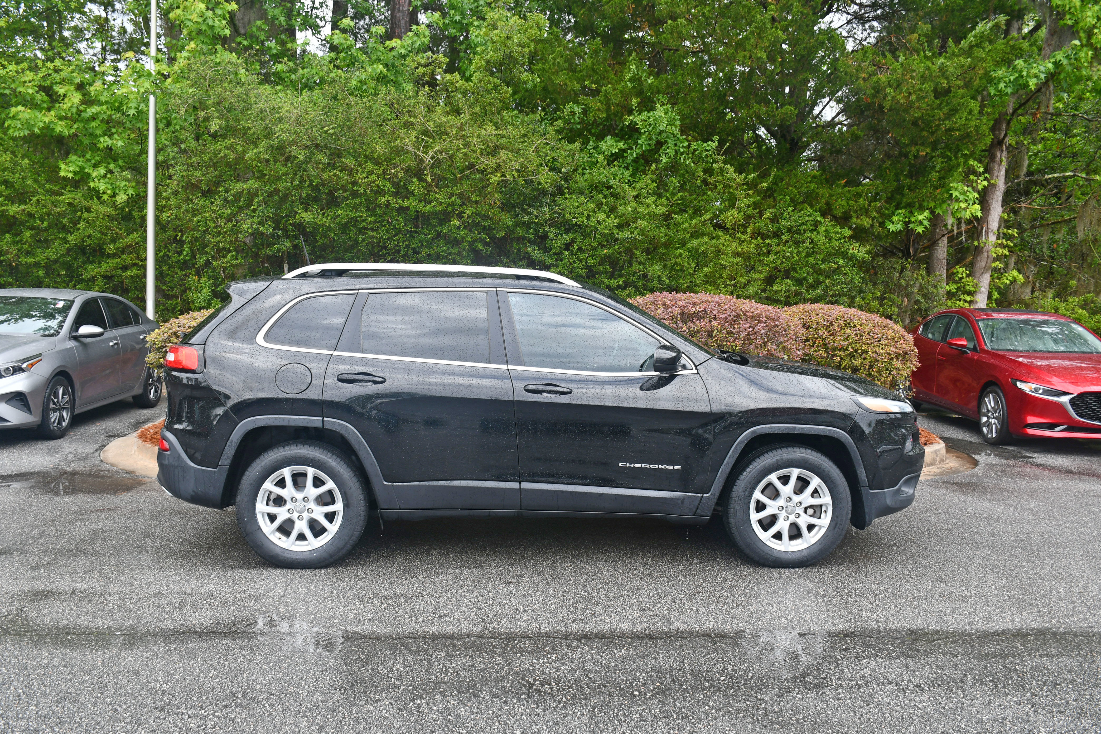 Used 2018 Jeep Cherokee Latitude AWD/4WD image 5