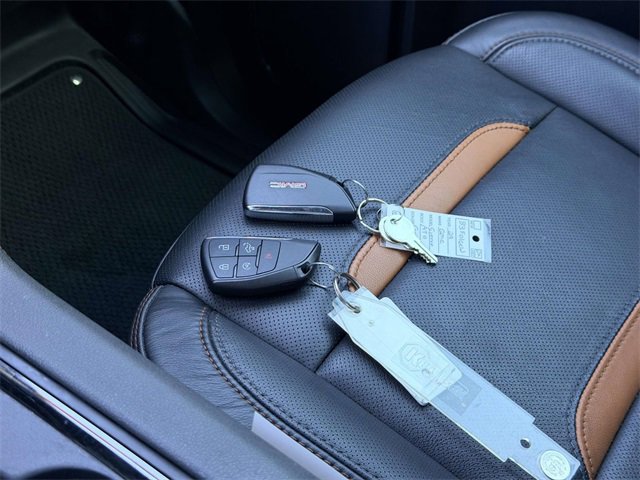 Used 2024 GMC Sierra 1500 AT4 w/ Technology Package image 3