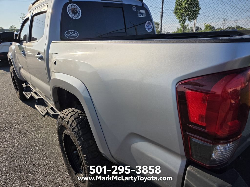 Used 2018 Toyota Tacoma SR5 AWD/4WD image 9