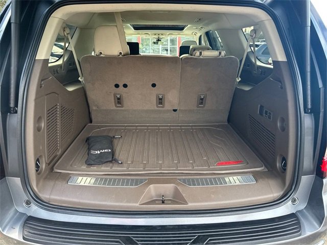 Used 2021 GMC Yukon XL Denali w/ Denali Premium Package image 11