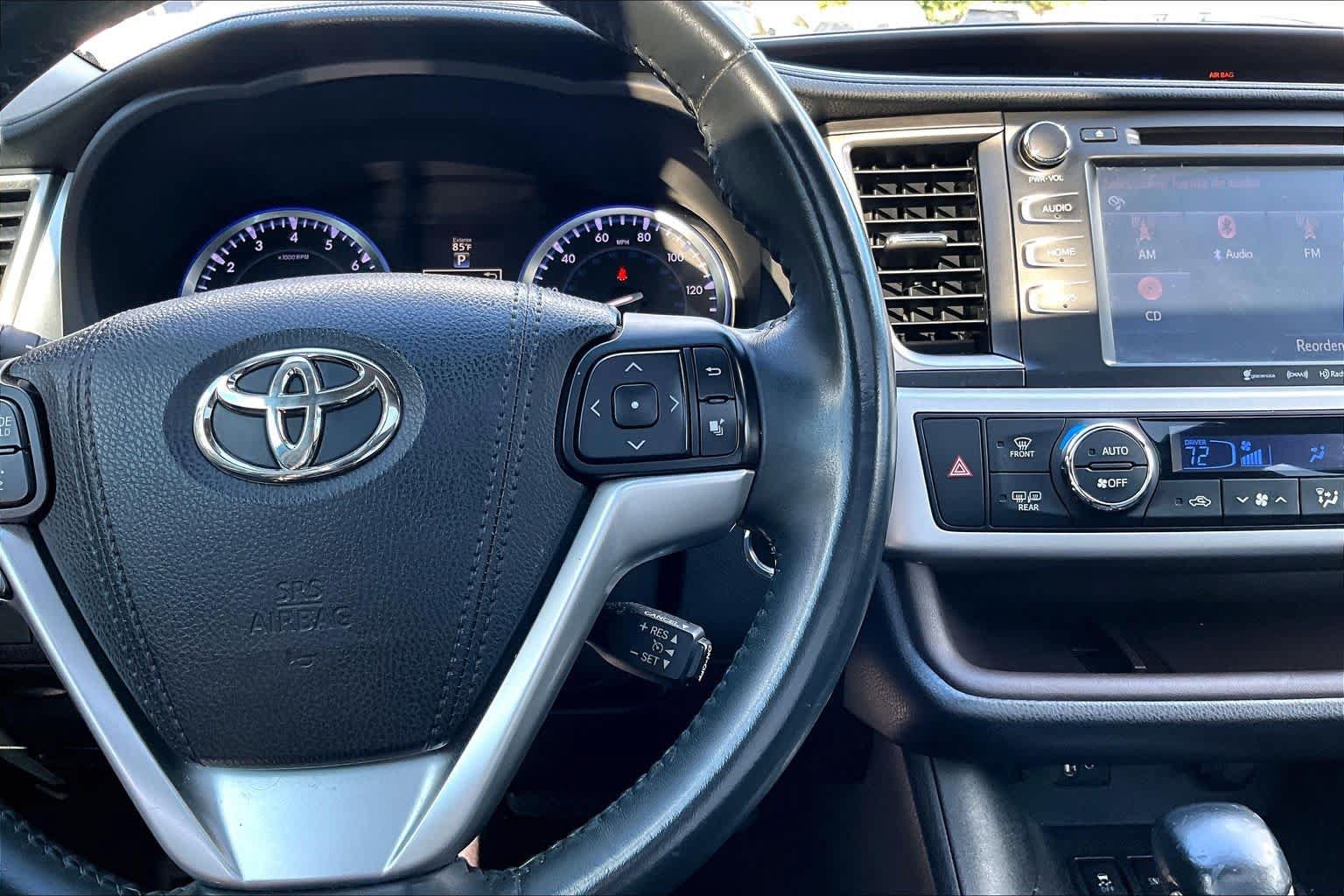 Used 2016 Toyota Highlander XLE AWD/4WD image 25