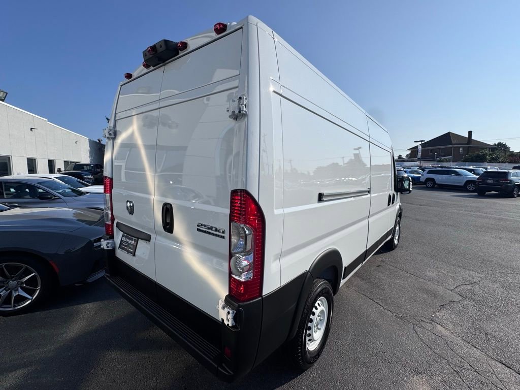 Used 2025 RAM ProMaster 2500 w/ Convenience Group image 8
