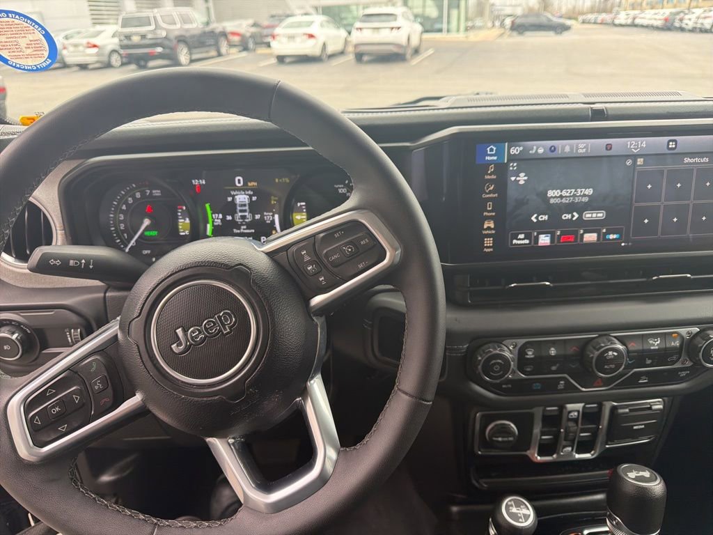 Used 2025 Jeep Wrangler Unlimited Sahara image 8