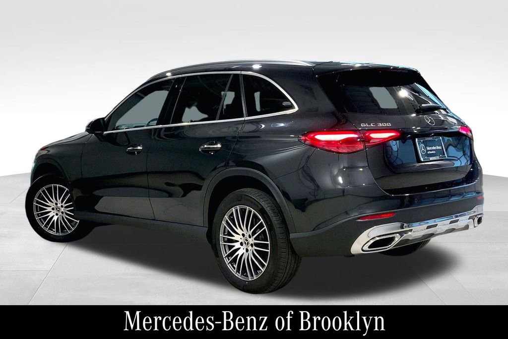 Used 2025 Mercedes-Benz GLC 300 4MATIC image 12