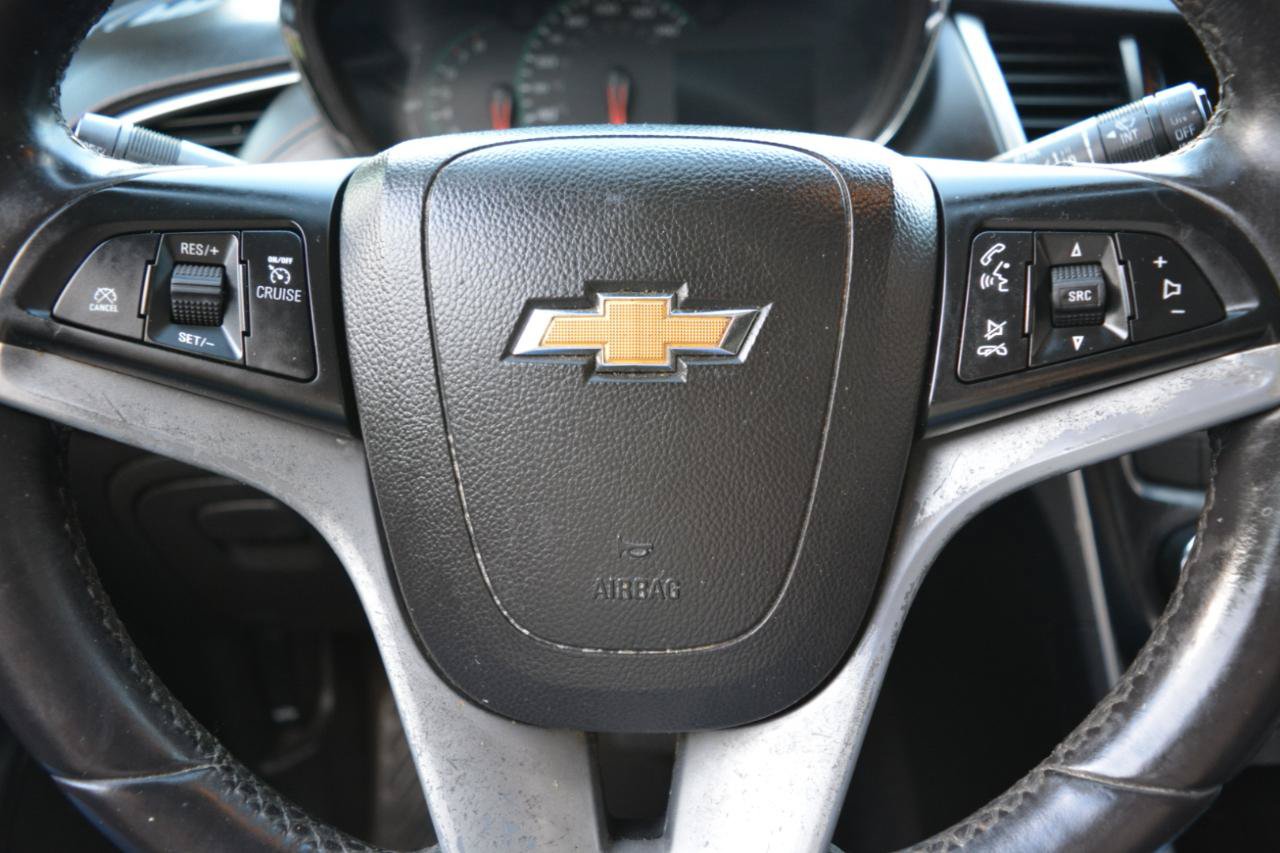 Used 2018 Chevrolet Trax LT w/ LT Convenience Package FWD image 20