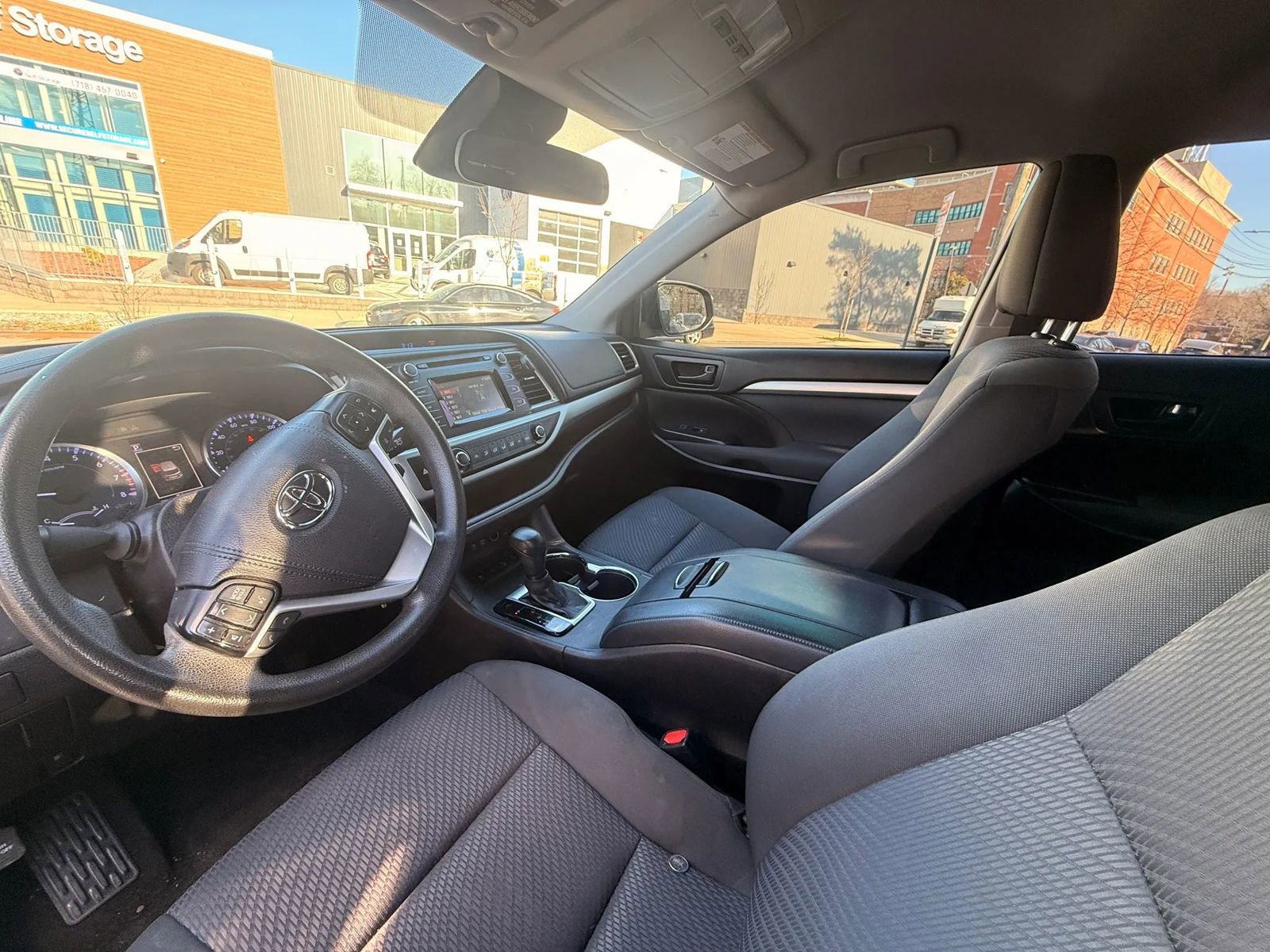 Used 2019 Toyota Highlander LE AWD/4WD image 11